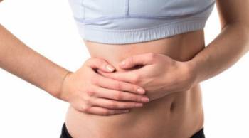 боль с правой стороны под ребрами