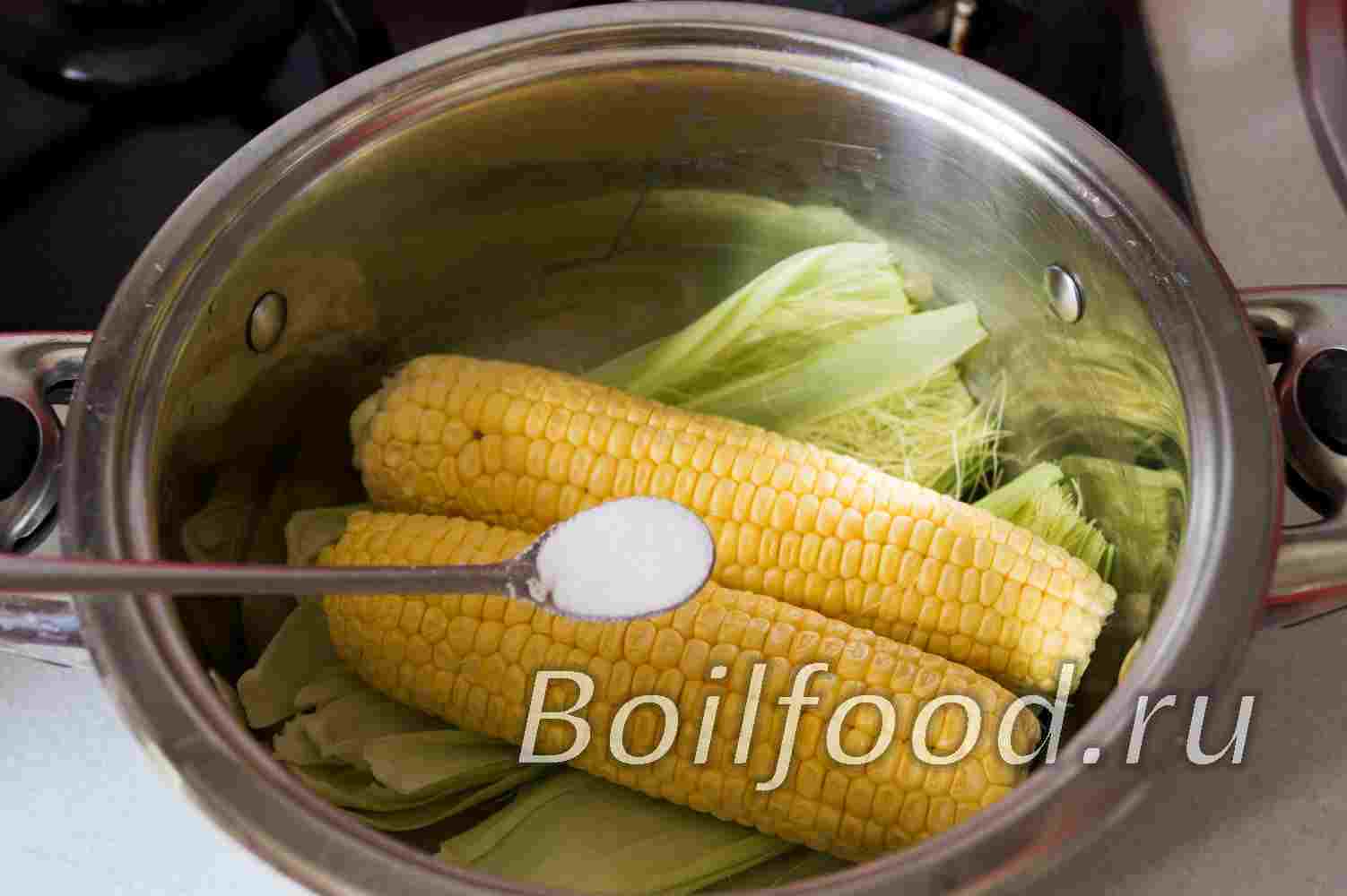 варить кукурузу в кастрюле сколько соли