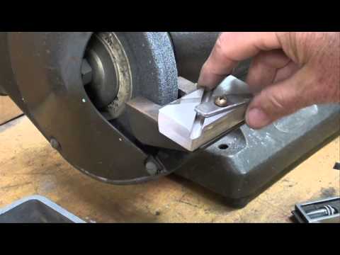 вышла курочка гулять свежей травки пощипать