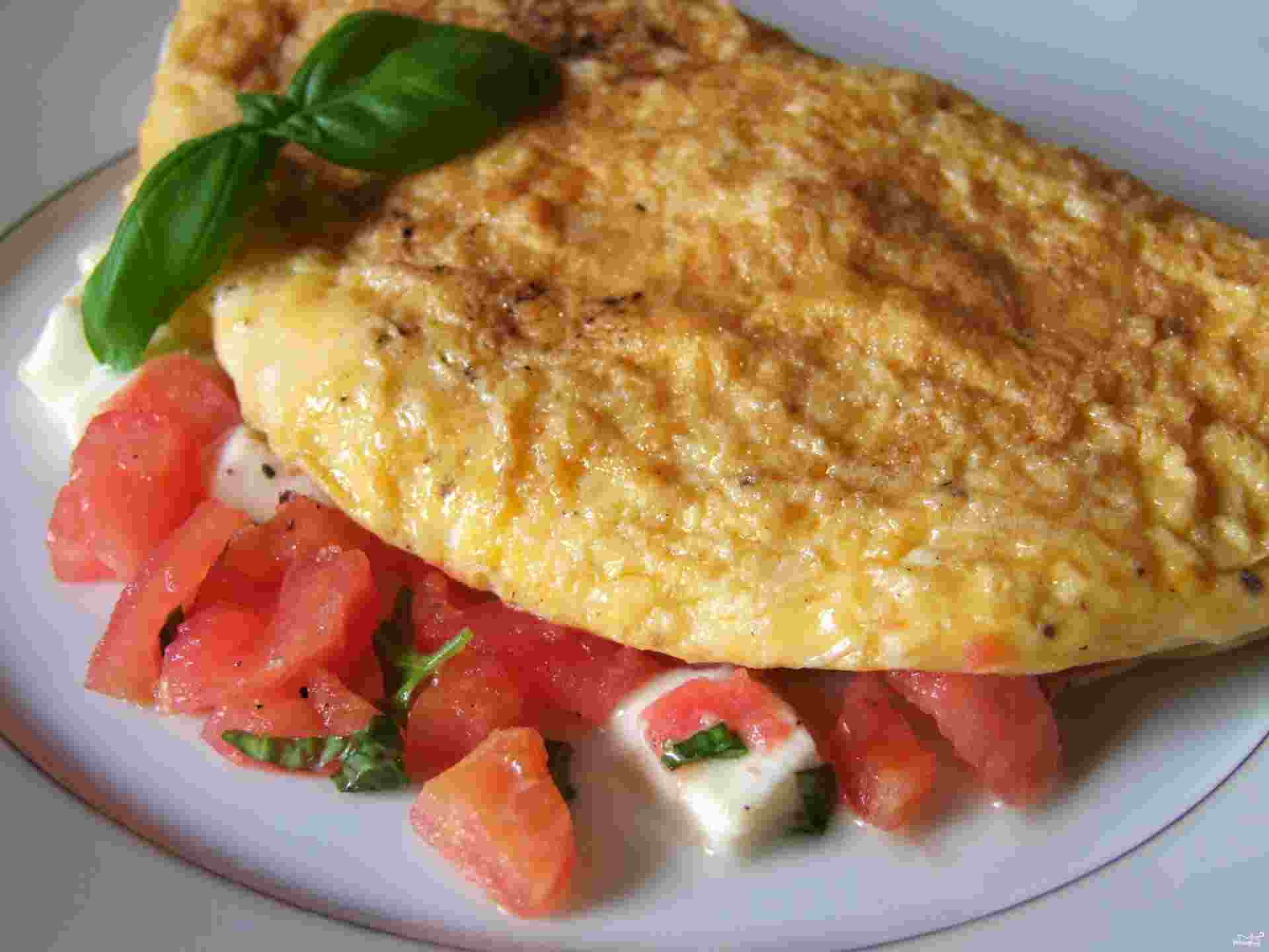 готовим омлет на сковороде с молоком