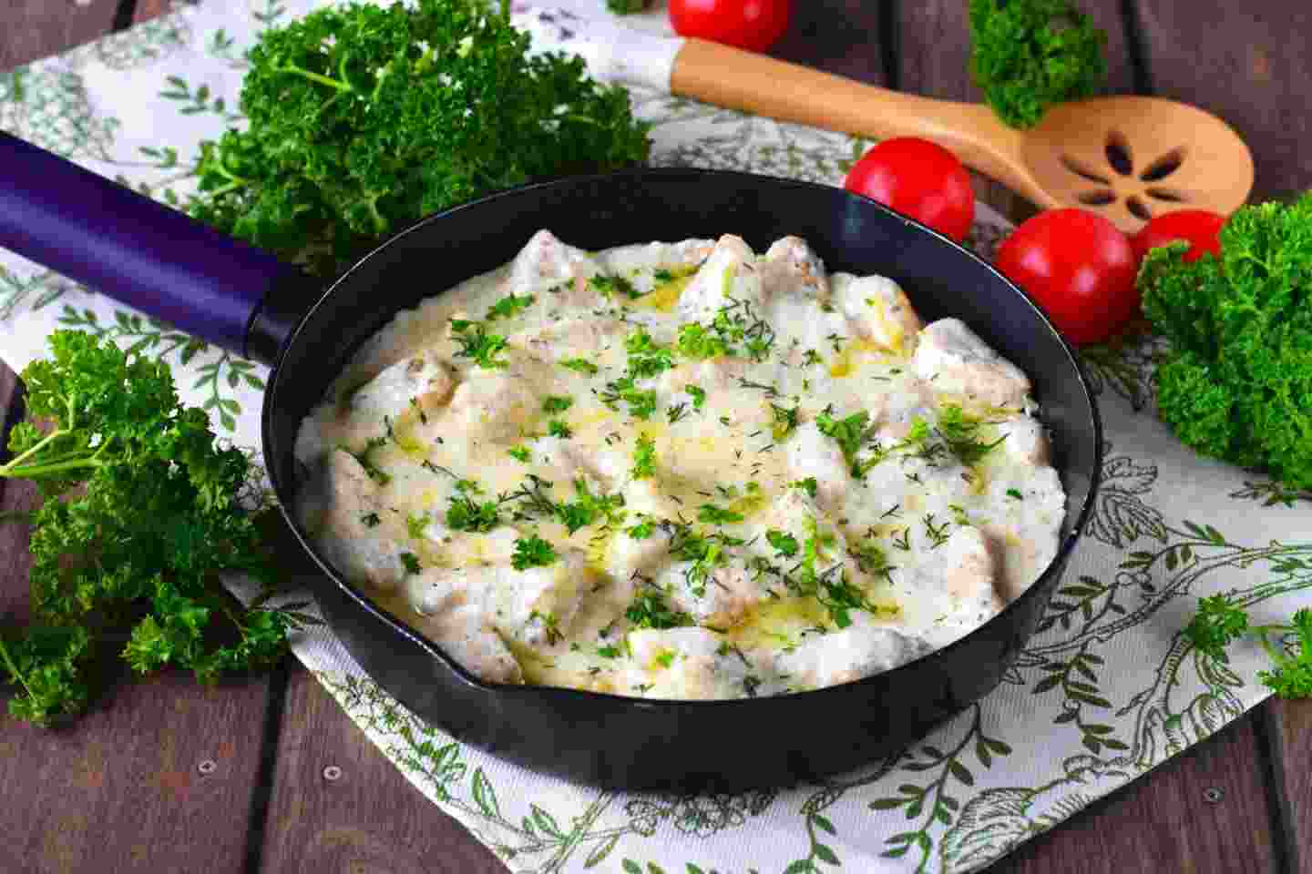 индейка в сливочном соусе на сковороде