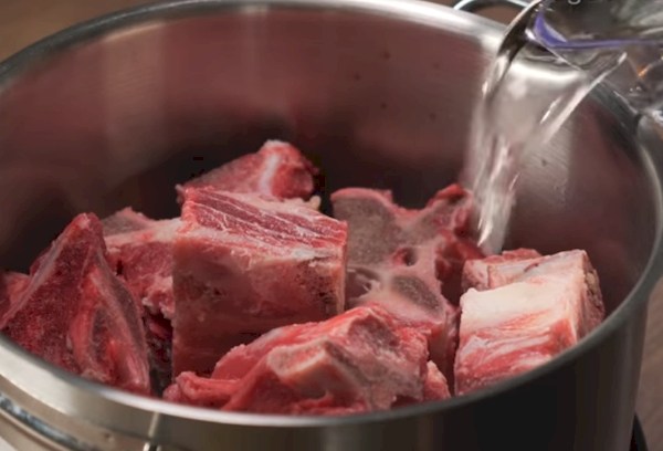 когда солить бульон из говядины