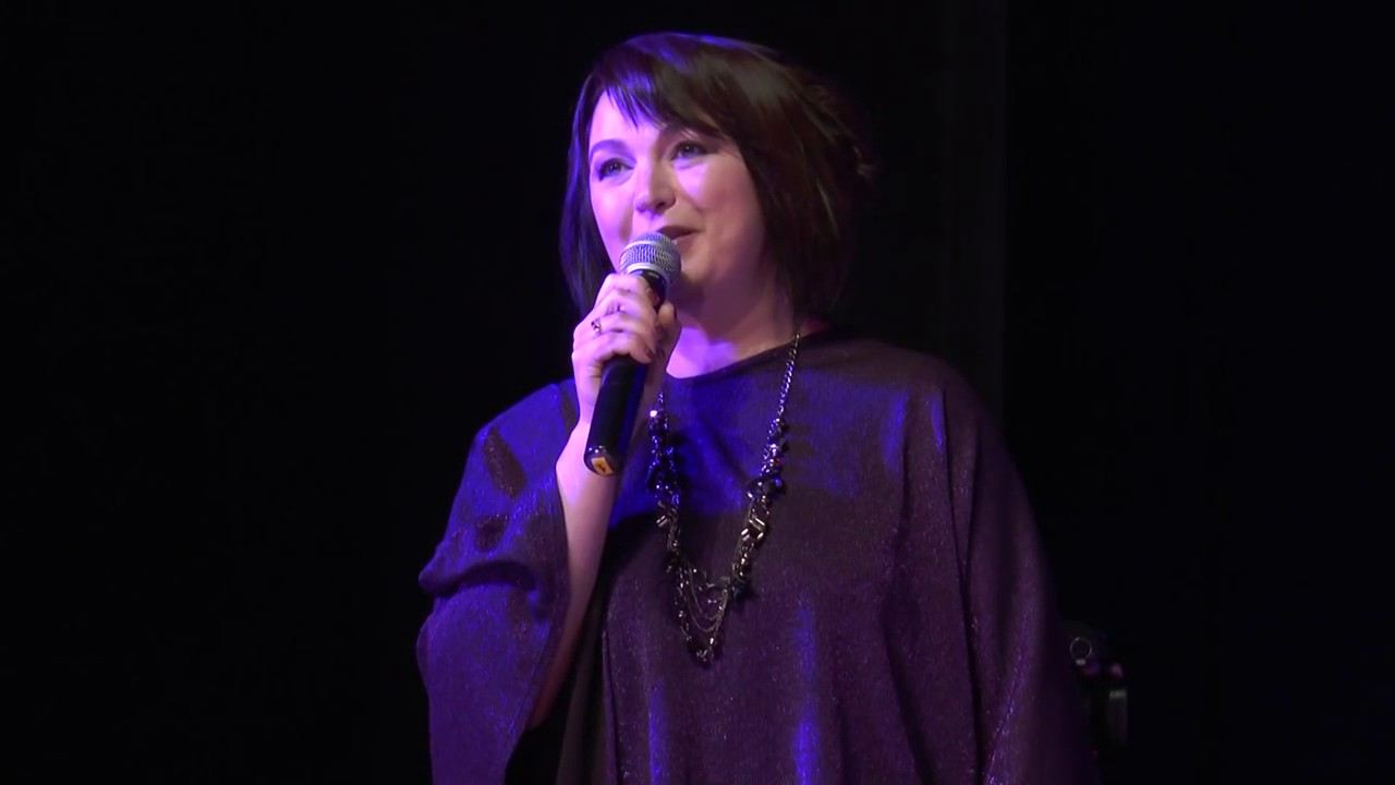 мы вошли в этот замок из дождя