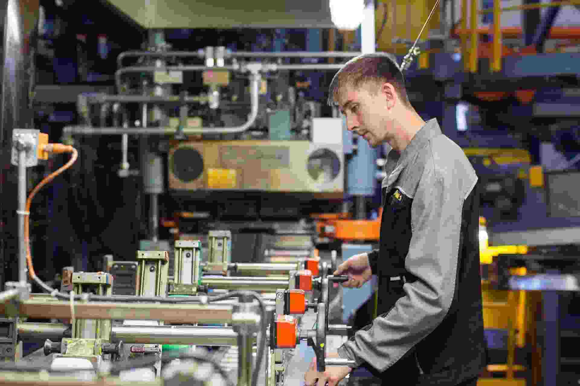 на какие классы подразделяются условия труда