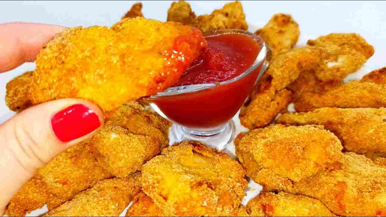 наггетсы домашние из грудки курицы на сковороде