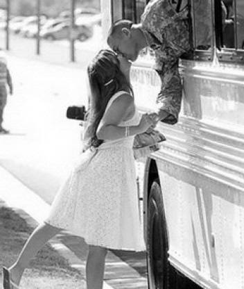 не видят люди друг друга проходят