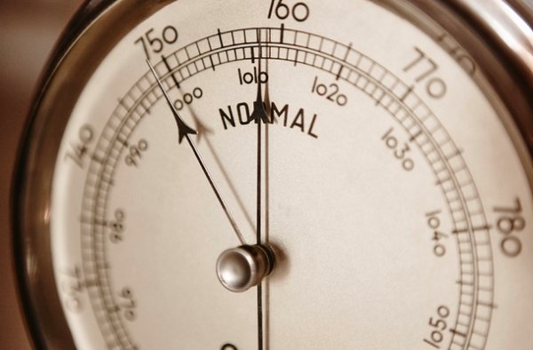 низкое атмосферное давление как влияет на человека