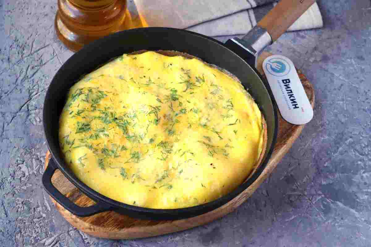 приготовление омлета на сковороде с молоком рецепт