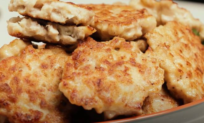 рубленные котлеты из курицы на сковороде