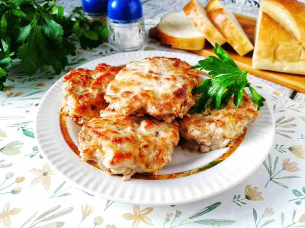 рубленные котлеты из свинины на сковороде