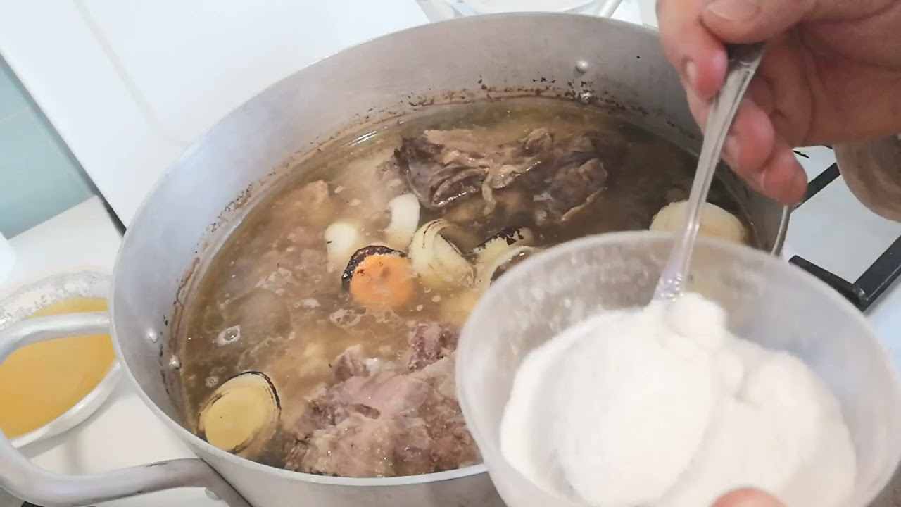 сколько варить говяжий холодец в кастрюле
