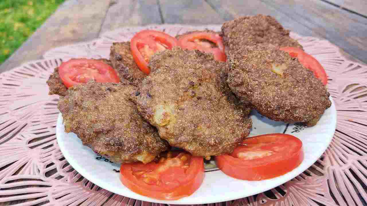 сколько варить котлеты в кастрюле