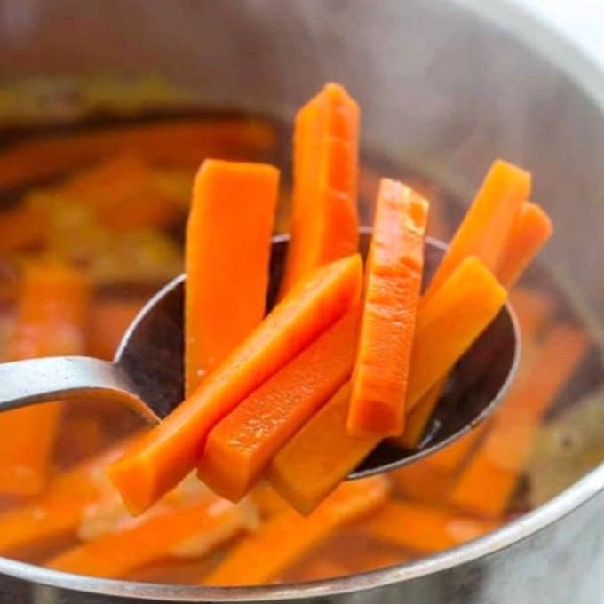 сколько варить морковь в кастрюле