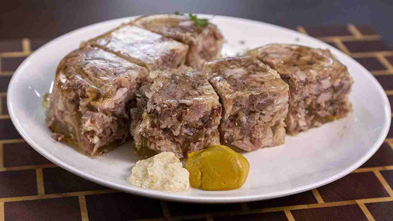 сколько варить мясо на холодец в кастрюле