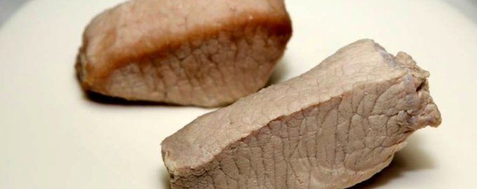 сколько варить мясо свинину в кастрюле