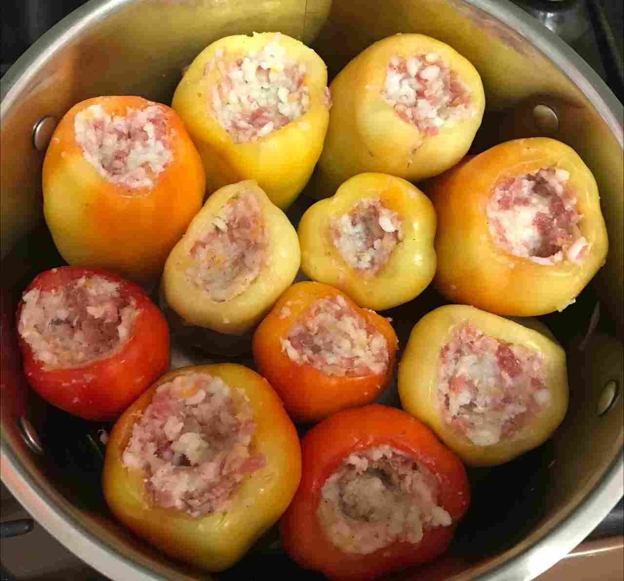 сколько варить перцы фаршированные мясом в кастрюле