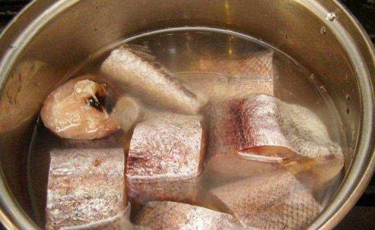 сколько варить рыбу в кастрюле