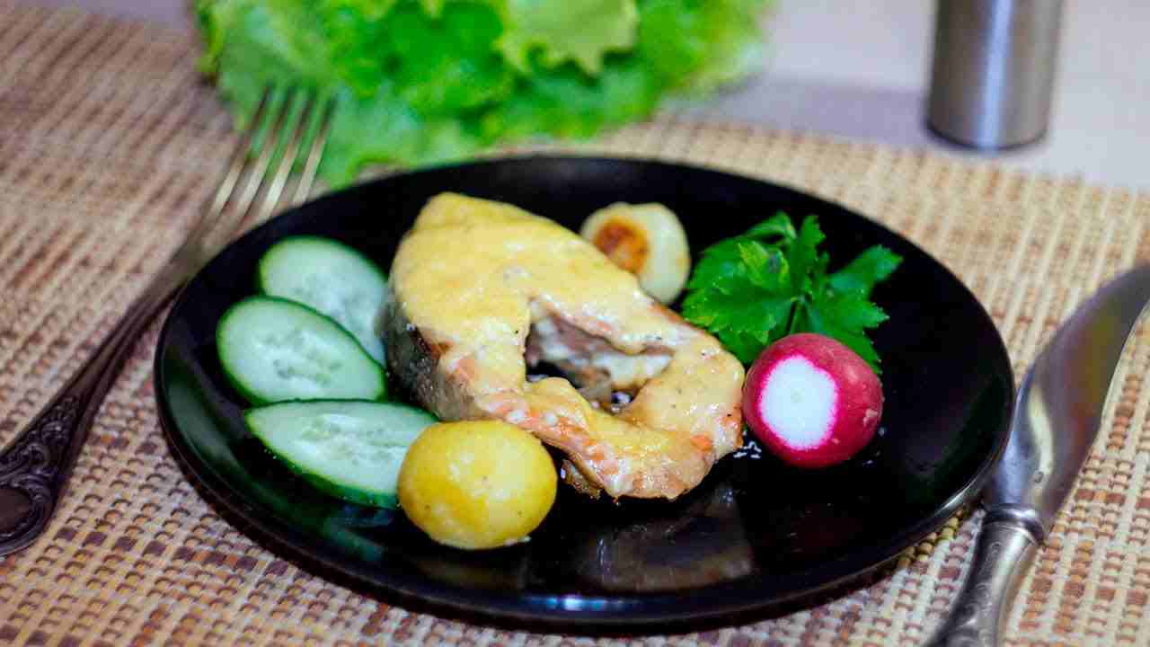 сколько варить стейк горбуши в кастрюле