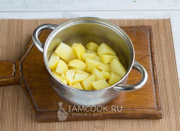 сколько варить целую картошку в кастрюле