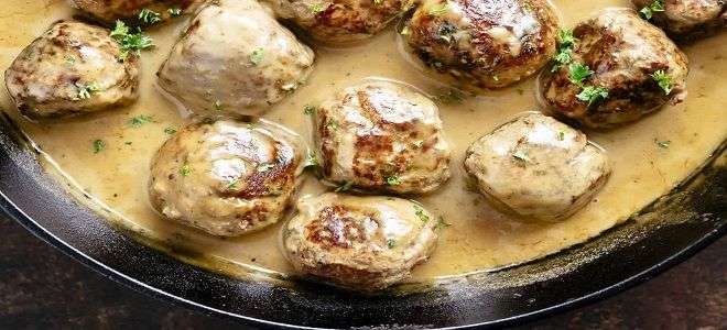 фрикадельки со сливками на сковороде