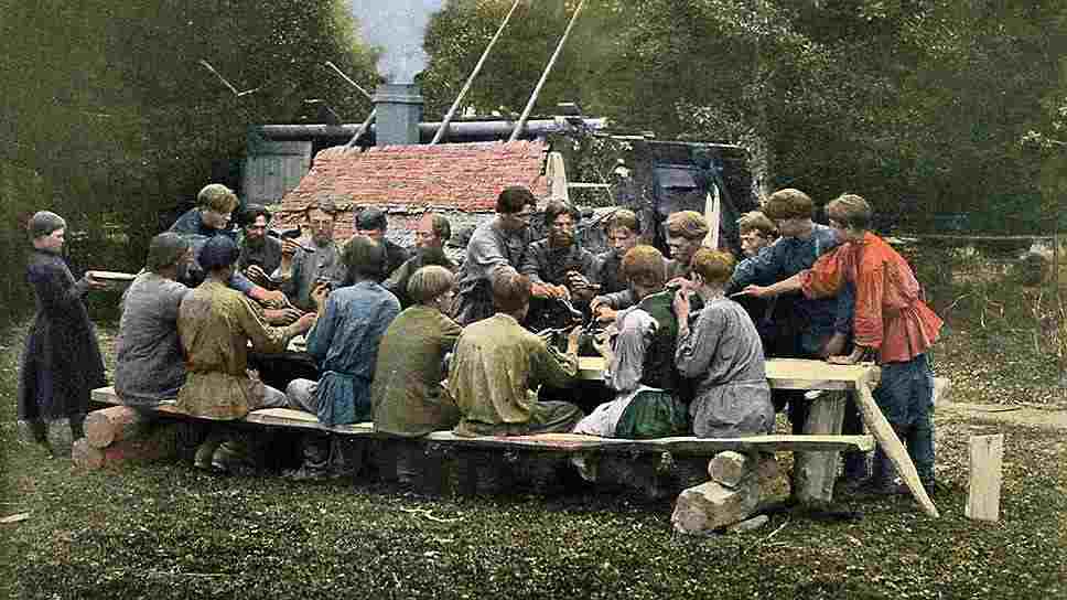 что в жизни крестьян определяла община