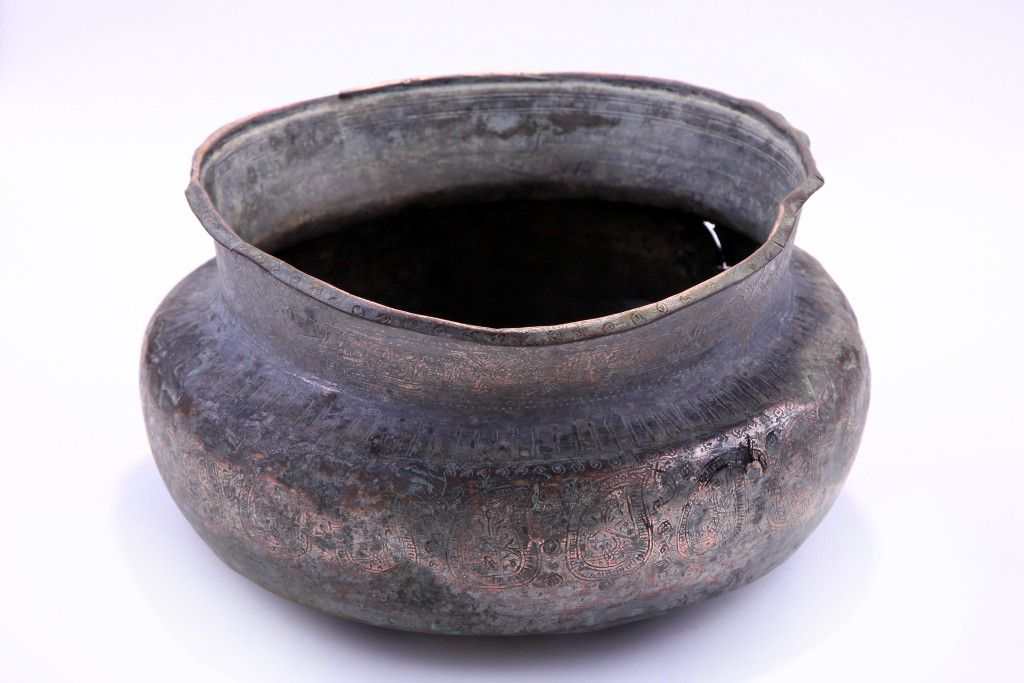 шляпа или небольшой сосуд для приготовления пищи