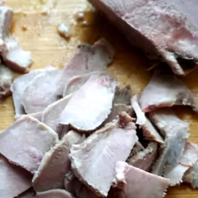 сколько нужно варить свиной язык в кастрюле